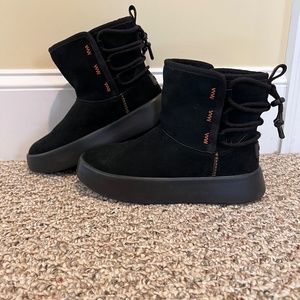 worn once. Women's Ugg boots. Shearling mid height